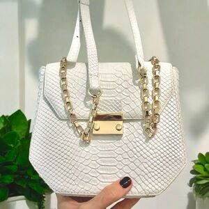 WHBM white purse gold hardware ‼️must bundle no discount‼️